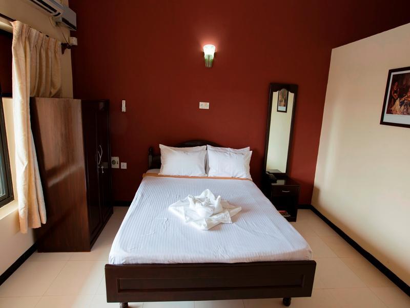 Serenity By The Sea Beach Resort Candolim Exterior photo
